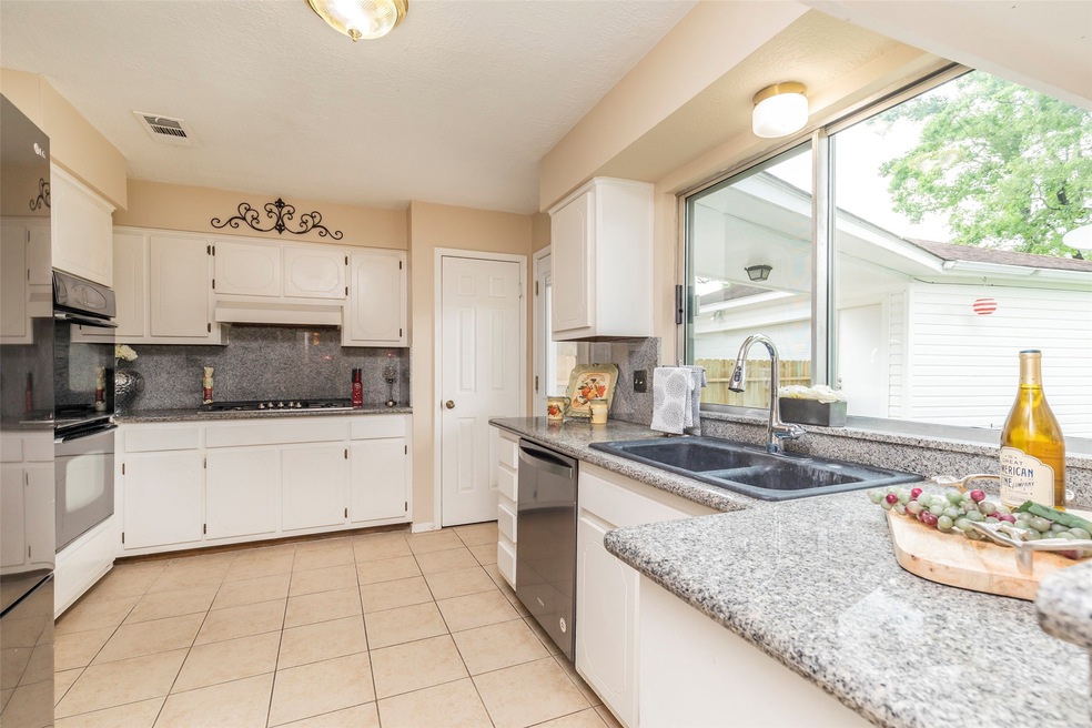 8122 Silent Cedars Dr, Houston, TX 77095 - photo 1