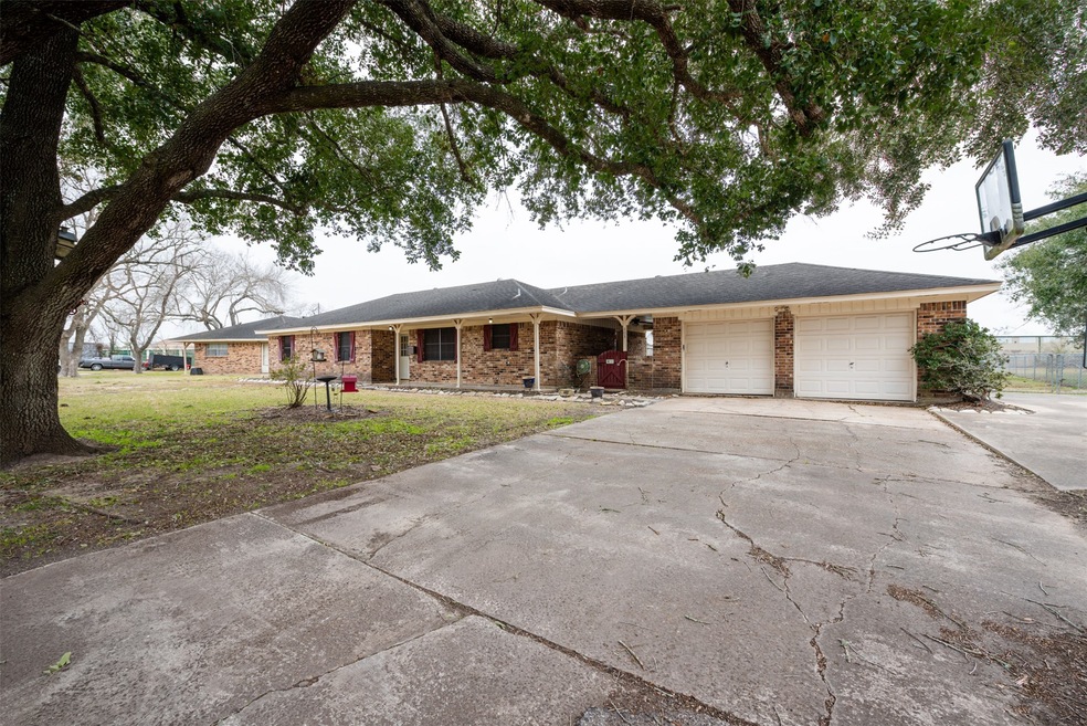 403 Wheeler Dr, Alvin, TX 77511 - photo 1
