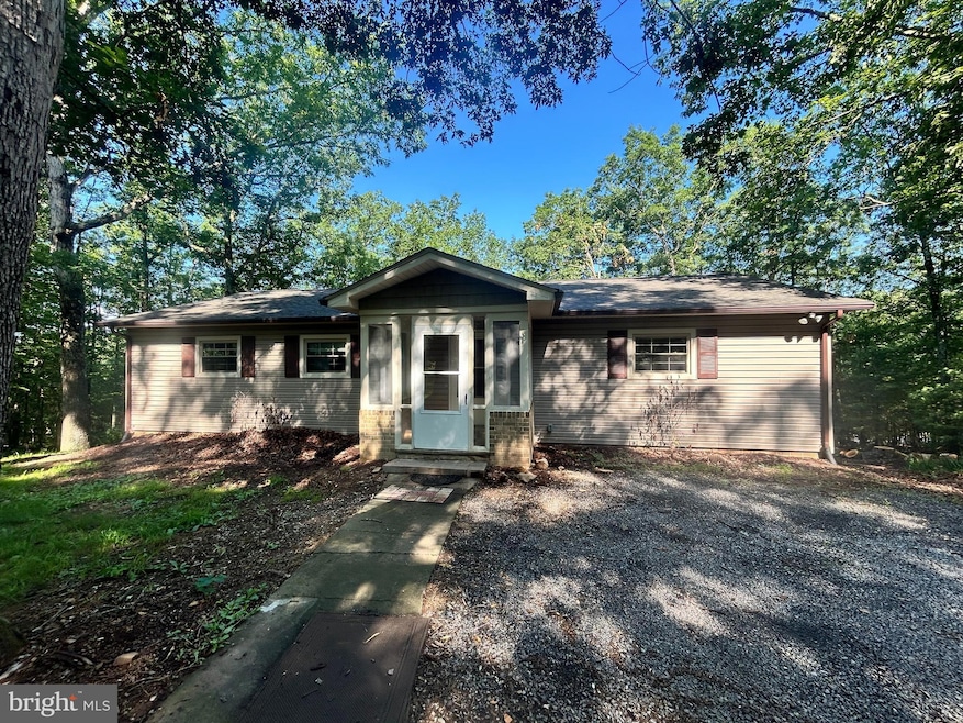 126 Trillium Ln, Cross Junction, VA 22625 - photo 1