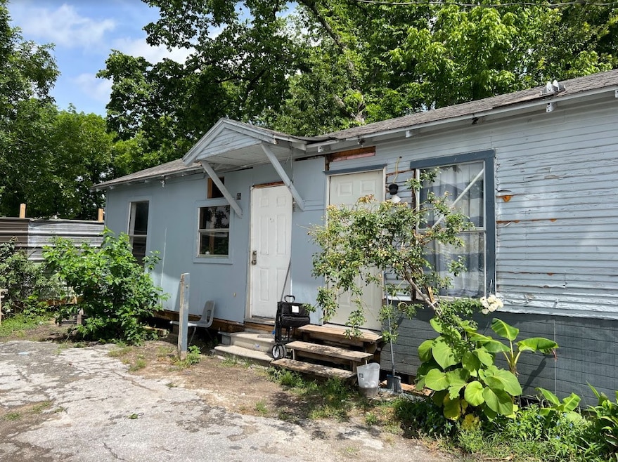 8915 Irvington Blvd, Houston, TX 77022 - photo 1