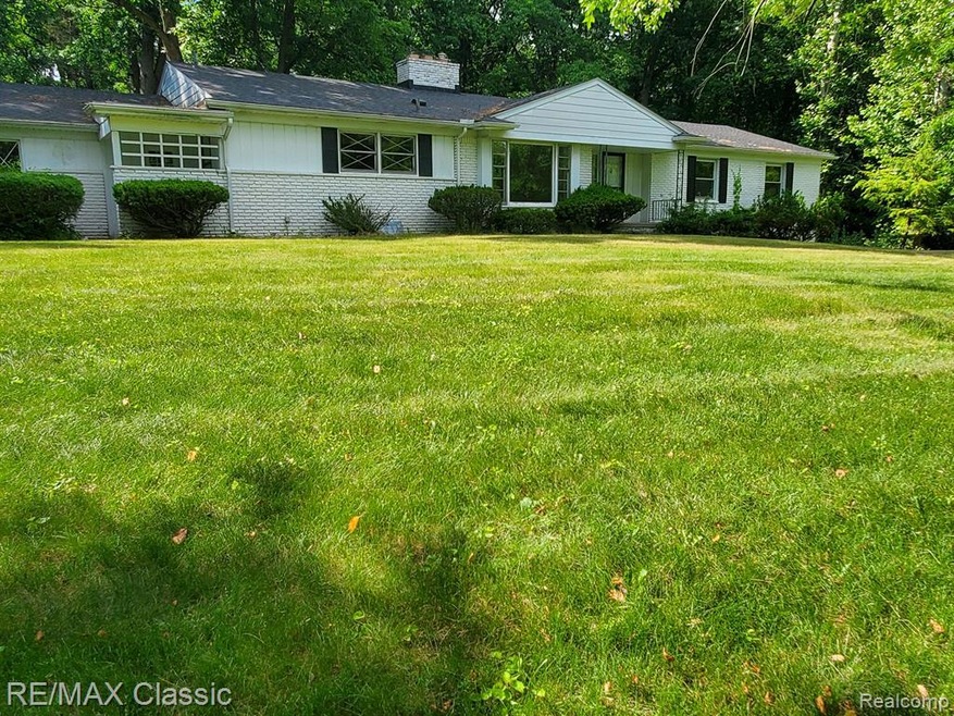 4434 Pine Tree Trail, Bloomfield Hills, MI 48302 - photo 1