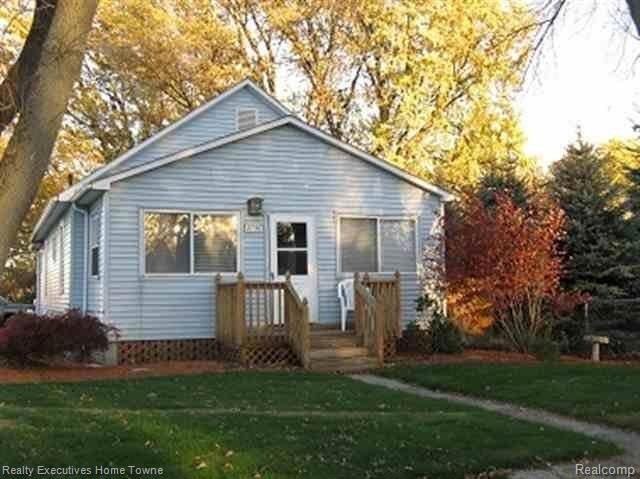 2738 16th Ave, Port Huron, MI 48060 - photo 1