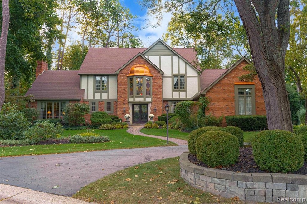 Classic Bloomfield home on 1/2 acre cul de sac lot
