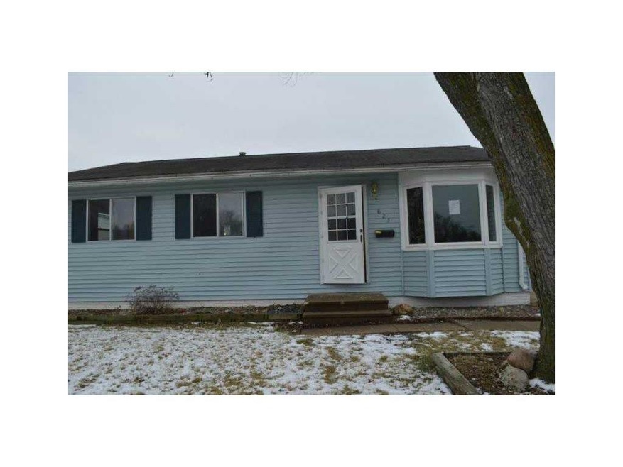 825 Valleyview Dr, Marion, IA 52302 - photo 1