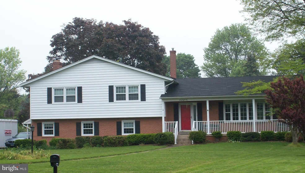 6810 Sunnybrook Dr, Frederick, MD 21702 - photo 1