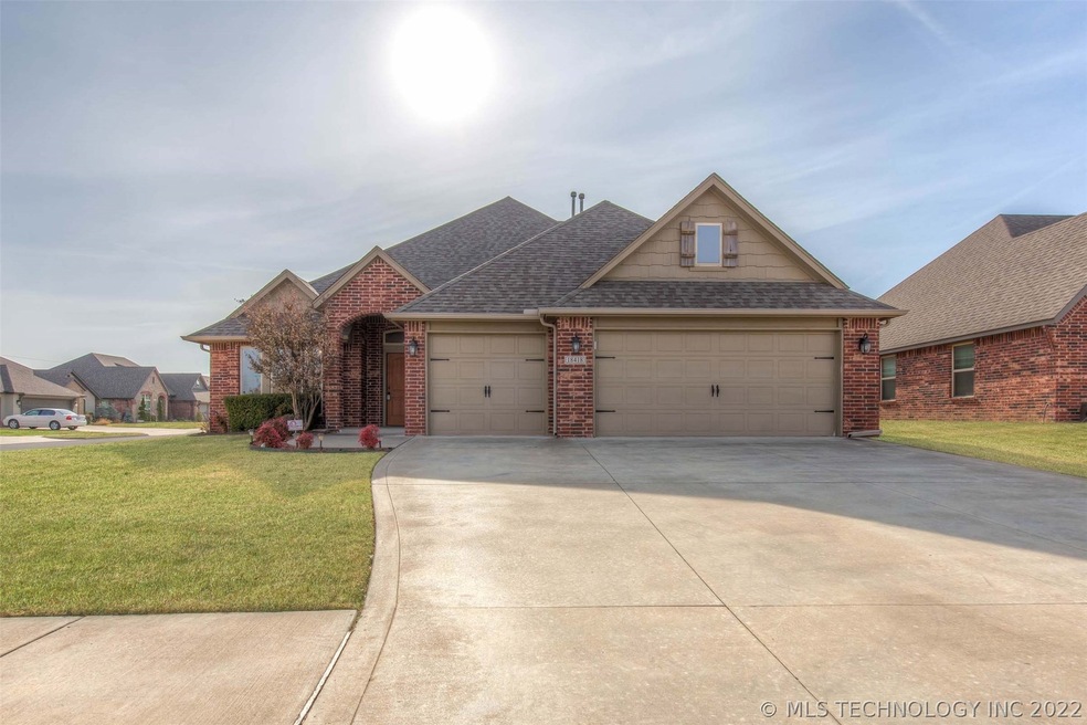 Inviting curb appeal!  The sprinkler system and es