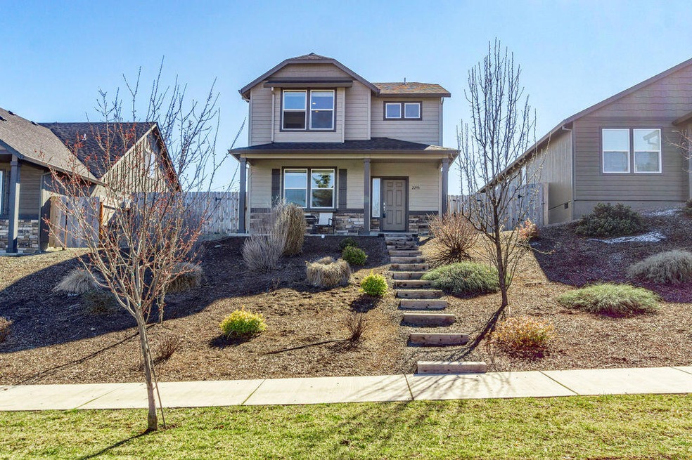 2290 College Way, Medford, OR 97504 - photo 1