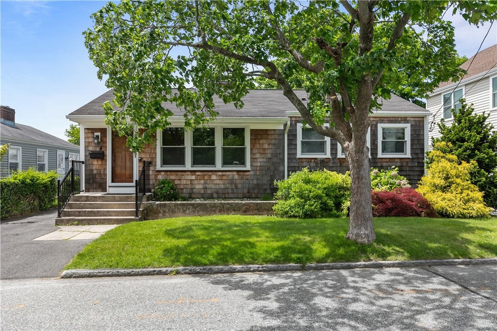 4 Sagamore St, Newport, RI 02840 - photo 1
