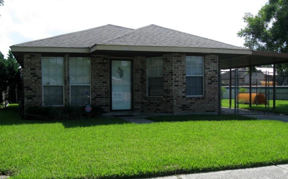 4435 Bayou Des Familles Dr, Marrero, LA 70072 - photo 1