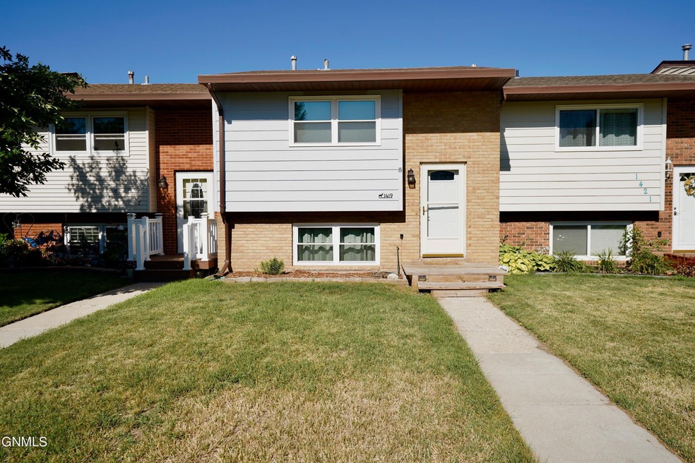 1419 9th Ave NE, Jamestown, ND 58401 - photo 1
