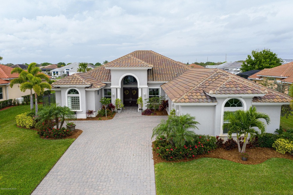1 415 Sapphire Way SW_L (3)