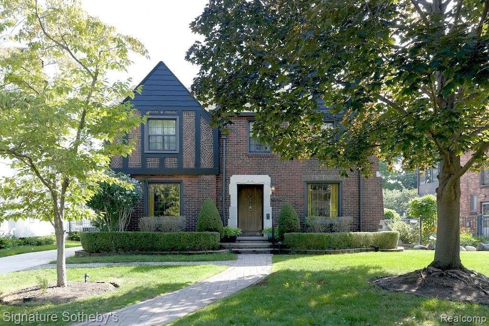 1336 Whittier Rd, Grosse Pointe Park, MI 48230 - photo 1