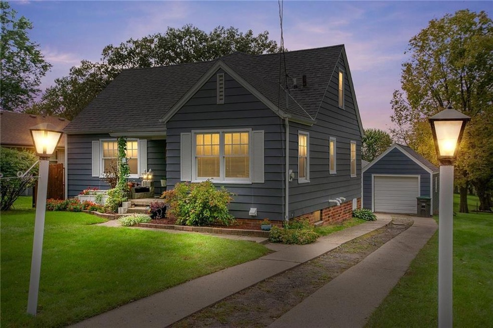 904 E 35th St, Des Moines, IA 50317 - photo 1