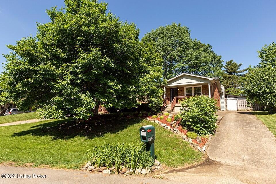 6802 Creedmoor Ct, Louisville, KY 40228 - photo 1
