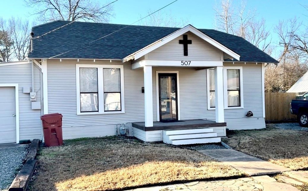 507 W 7th St, Bonham, TX 75418 - photo 1