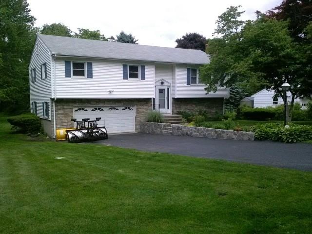 121 Weeping Willow Ln, Fairfield, CT 06825 - photo 1