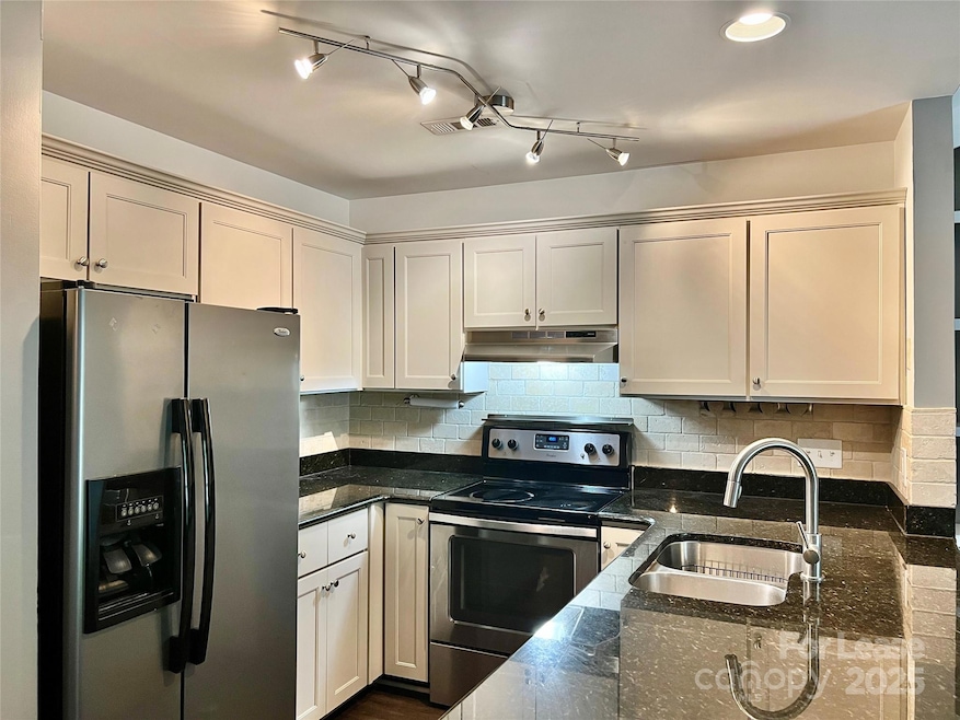 For Rent $1,600/month • Co-Listing Agent