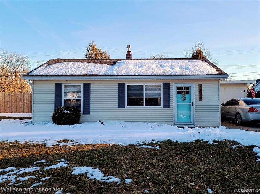 2316 Elmwood St, Port Huron, MI 48060 - photo 1