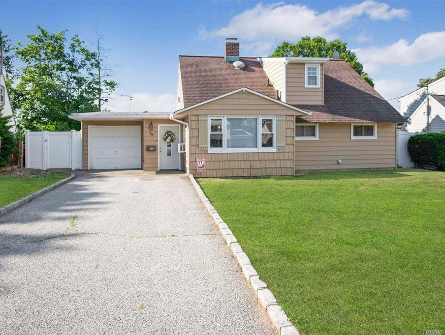 79 Chimney Ln, Levittown, NY 11756 - photo 1