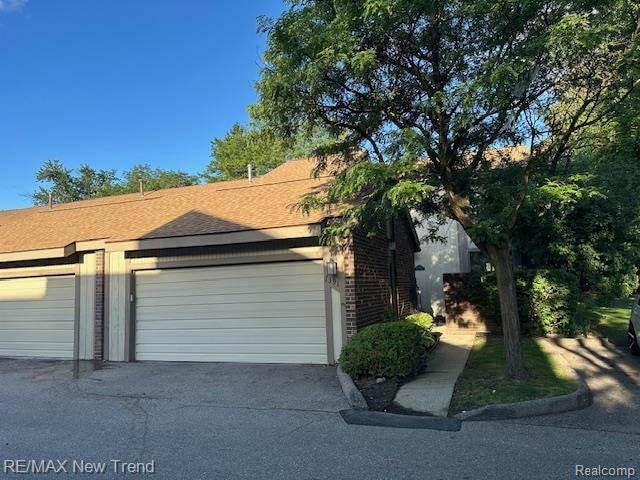 7391 Radcliff Dr unit 49, West Bloomfield, MI 48322 - photo 1