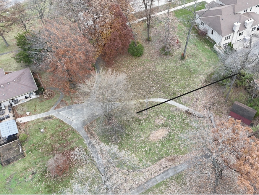 310 N Hillcrest Ave, Addison, IL 60101 - photo 1