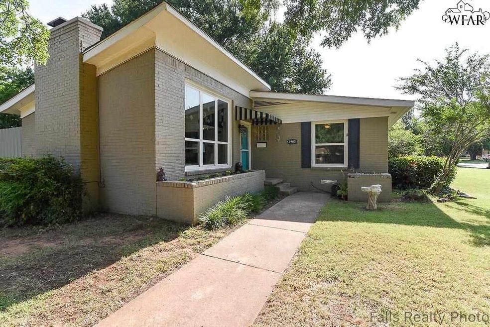 3905 Southmoor Ln, Wichita Falls, TX 76302 - photo 1