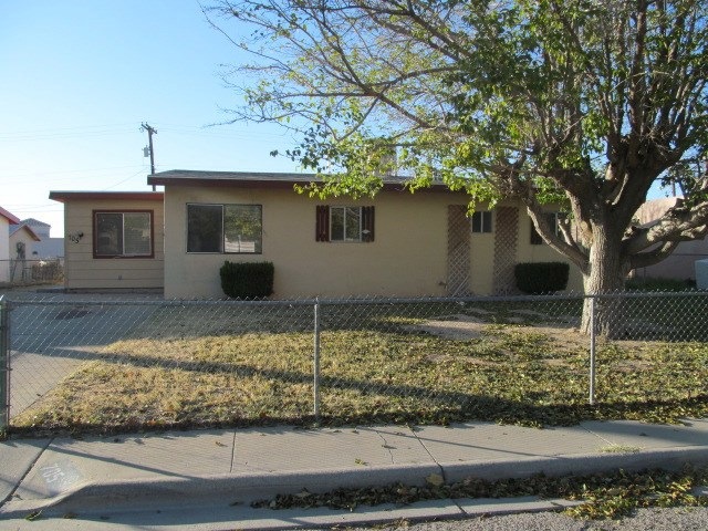 705 Ridgecrest Dr, Alamogordo, NM 88310 - photo 1