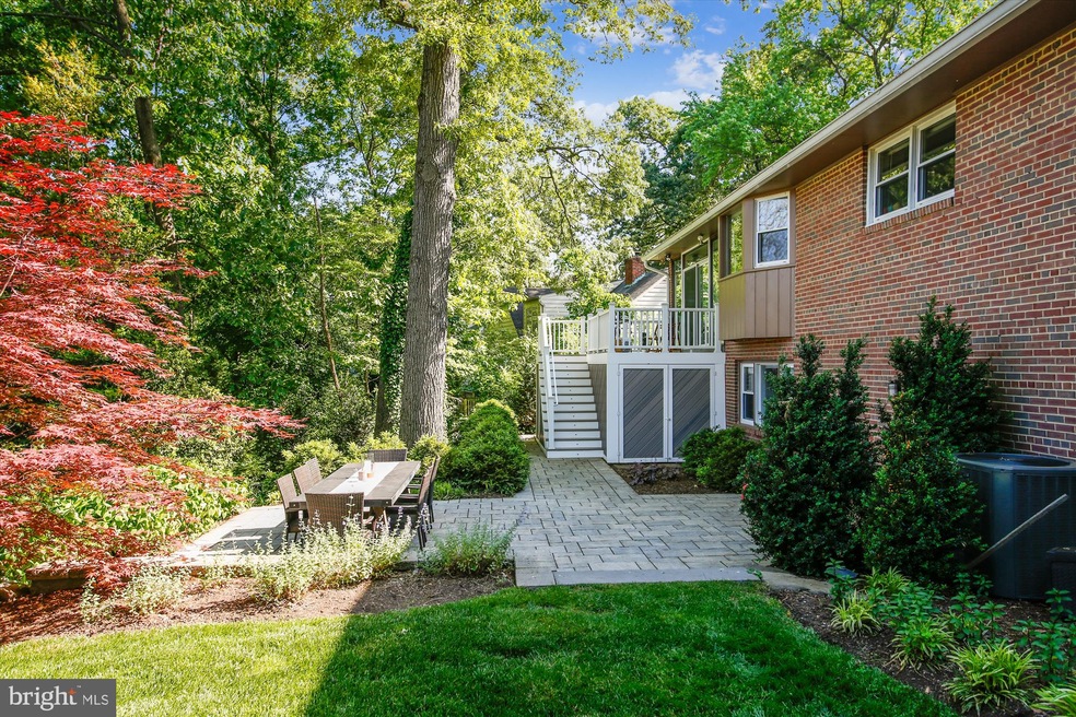 7111 Burtonwood Dr, Alexandria, VA 22307 - photo 1