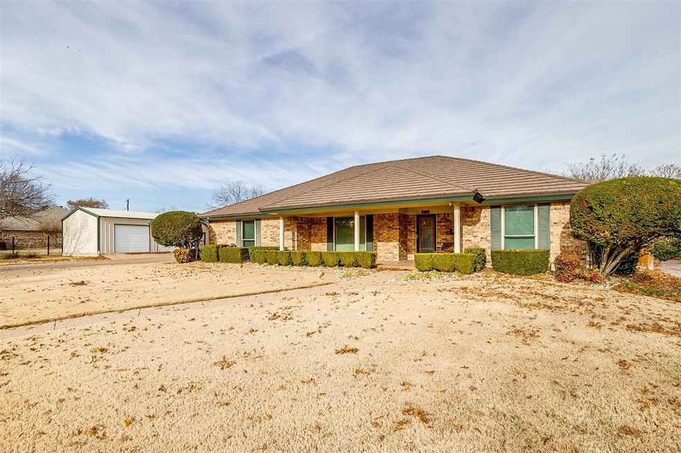 807 Hyde Park Blvd, Cleburne, TX 76033 - photo 1