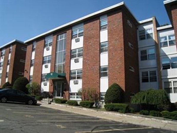 12 Commonwealth Ct unit 8, Brighton, MA 02135 - photo 1