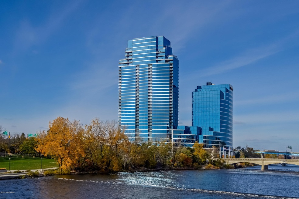 001-Exterior-2287822-medium