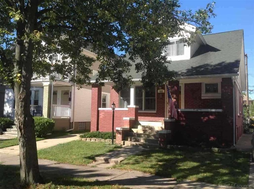 1335 Beaconsfield Ave, Grosse Pointe Park, MI 48230 - photo 1