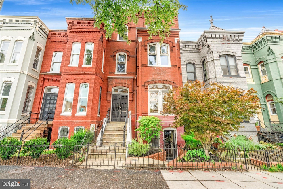 Sold $2,350,000 • Co-Listing Agent