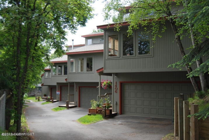 Private front entrance through alley way