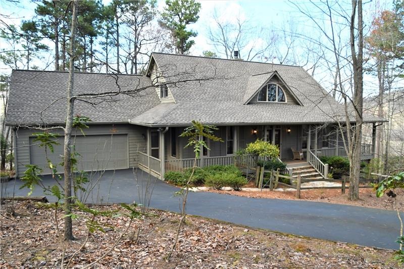 Beautiful Home in the Lakeside Area of Big Canoe