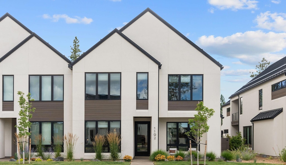 1192 NW Skyline Ranch Rd, Bend, OR 97703 - photo 1