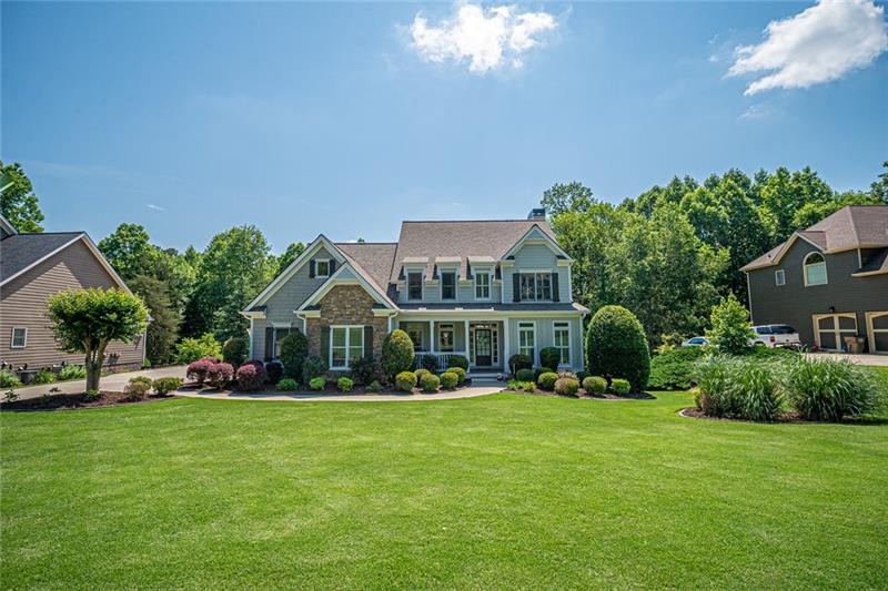 Picture perfect - freshly painted inside and out! 