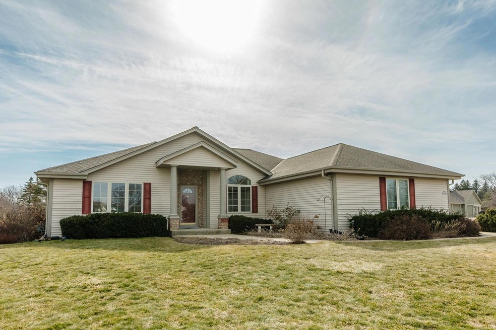 N67W13397 Roman Ct, Menomonee Falls, WI 53051 - photo 1