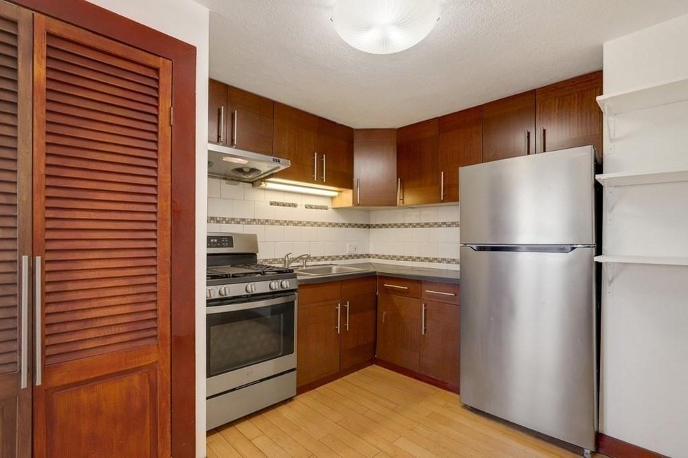 200 Newbury Ave unit 7, Quincy, MA 02171 - photo 1