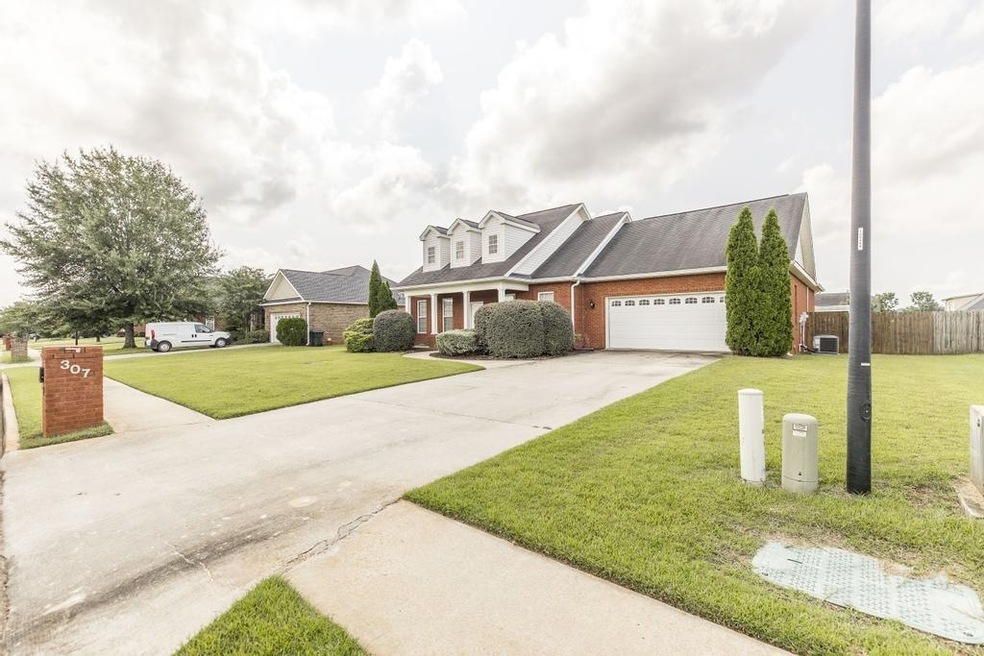 307 Loudon Hill Dr unit 8, Warner Robins, GA 31088 - photo 1