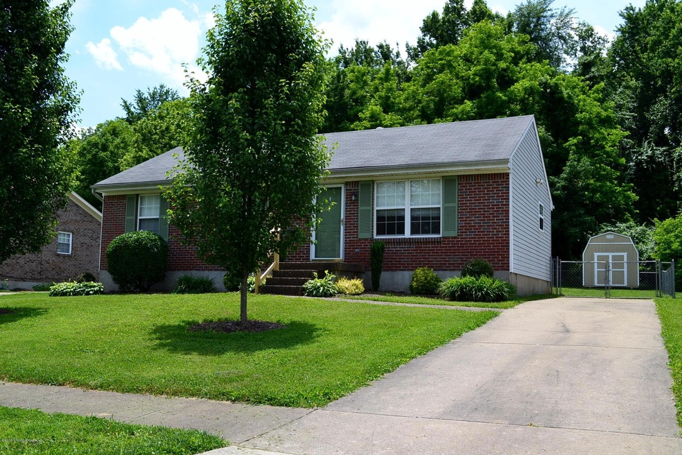 6612 Burlwood Dr, Louisville, KY 40229 - photo 1