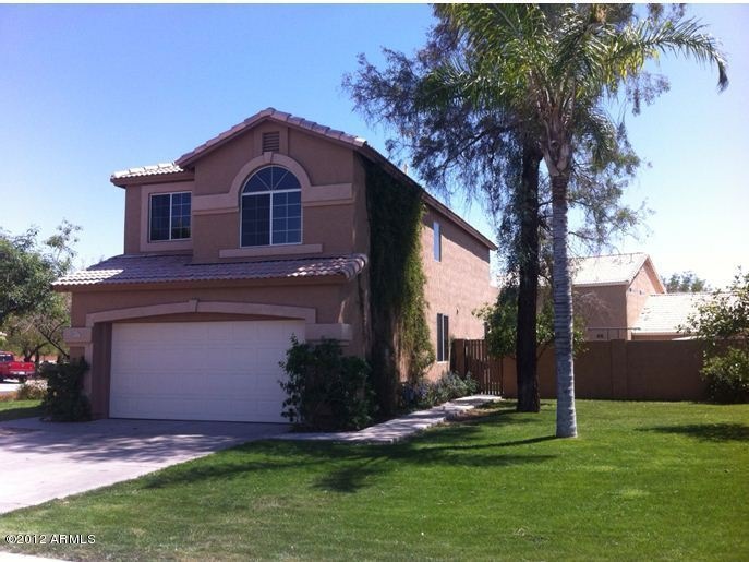 4743973 - front of home