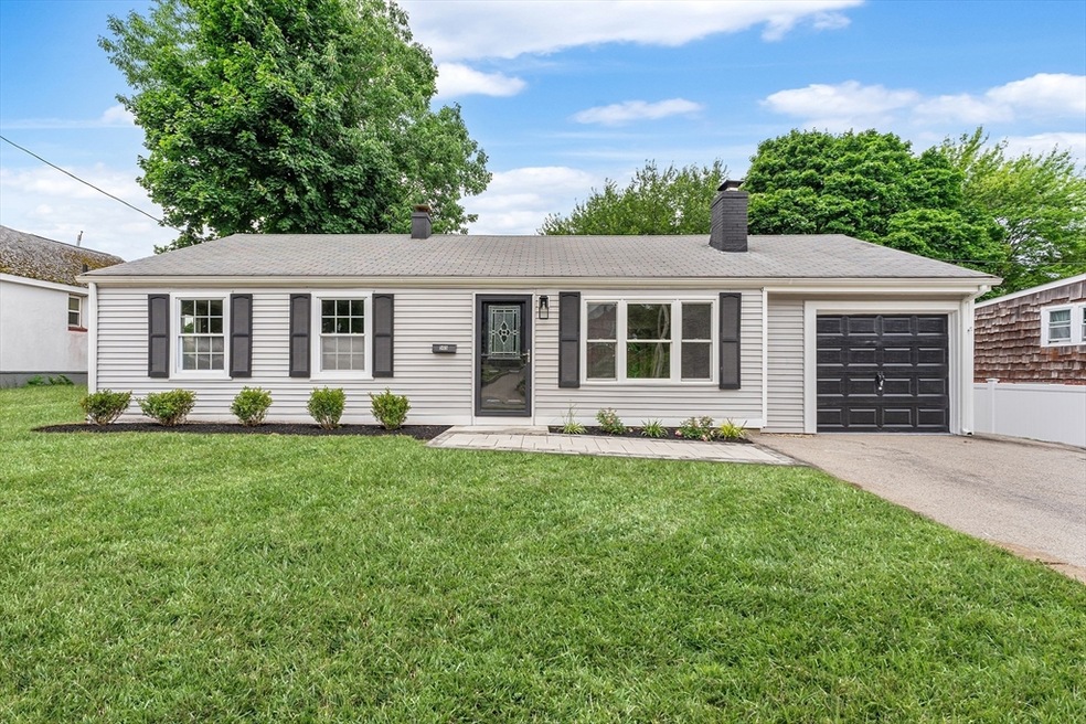 565 Middle St, East Weymouth, MA 02189 - photo 1