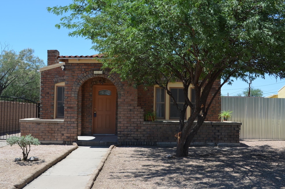 323 N Warren Ave, Tucson, AZ 85719 - photo 1