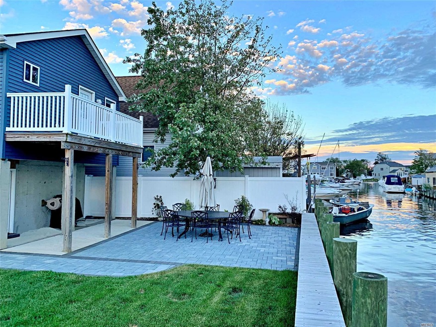 135 Clubhouse Rd, Bellmore, NY 11710 - photo 1