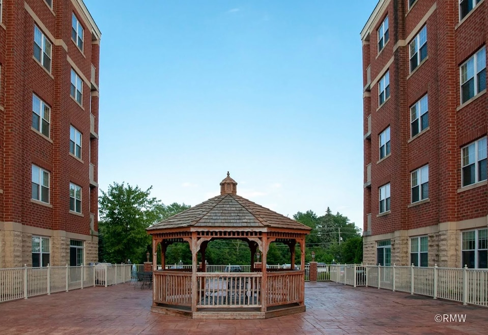 2 Itasca Place unit 420, Itasca, IL 60143 - photo 1