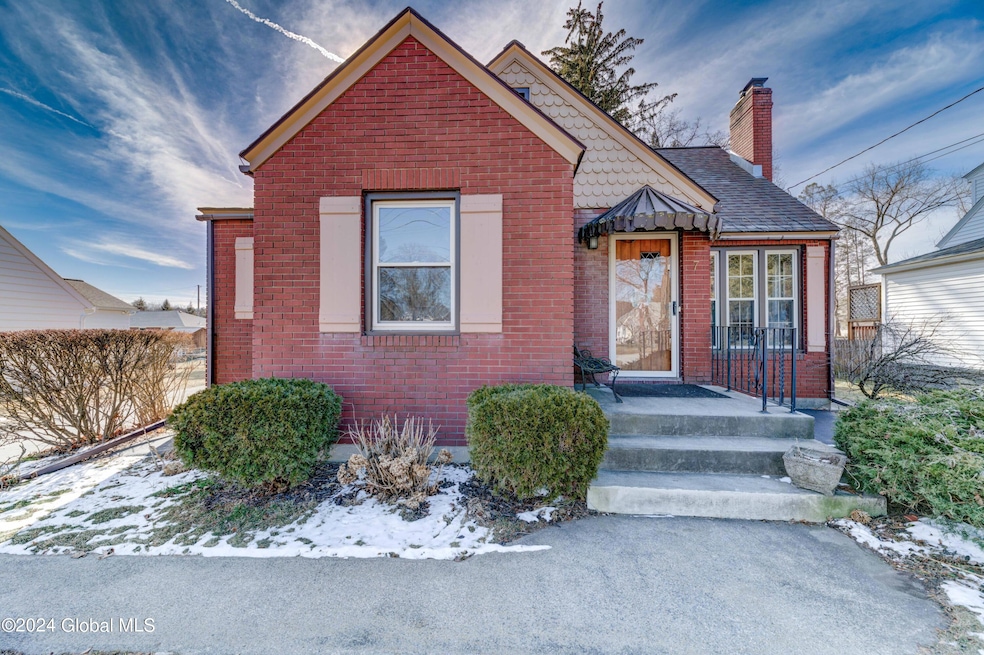 7 Miles Standish Rd, Schenectady, NY 12306 - photo 1