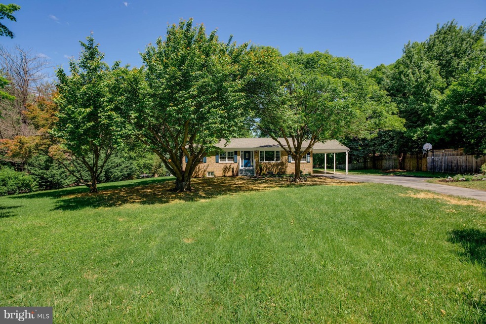 13805 Lewisdale Rd, Clarksburg, MD 20871 - photo 1