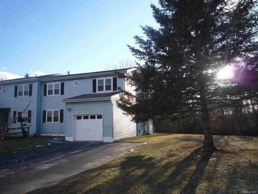 75 Fieldstone Blvd, Wappingers Falls, NY 12590 - photo 1