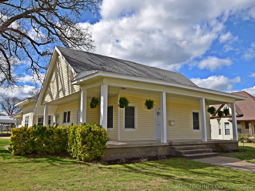 217 N Mission Ave, Tahlequah, OK 74464 - photo 1